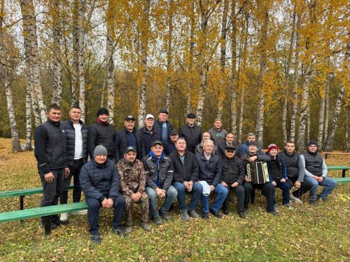 Руслан кабат дусларын җыйды