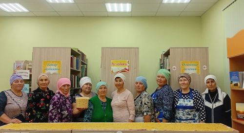 Борнак авыл китапханәсендә махсус хәрби операциядә катнашучы егетләргә токмач кискәннәр