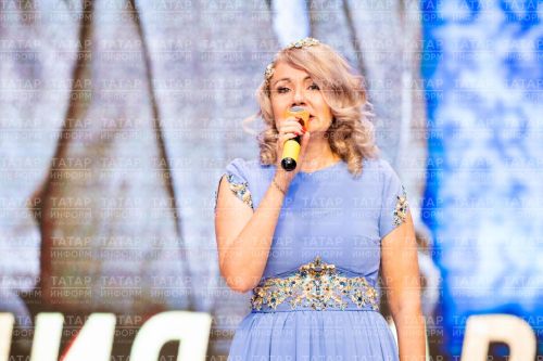 «Хәләл акча эшләп, хыялыгыз артыннан барыгыз»: Айгөл Бариева куанычы белән уртаклашты