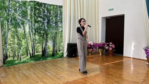 Чапшар авыл клубында Өлкәннәр көне уңаеннан,  «Урыныгыз булсын гел түрдә дип исемләнгән бәйрәм чарасы үткән