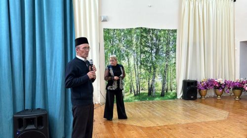 Чапшар авыл клубында Өлкәннәр көне уңаеннан,  «Урыныгыз булсын гел түрдә дип исемләнгән бәйрәм чарасы үткән