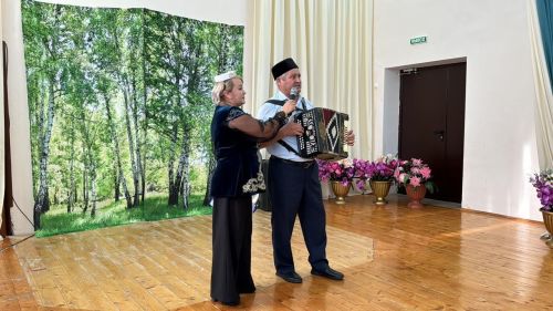 Чапшар авыл клубында Өлкәннәр көне уңаеннан,  «Урыныгыз булсын гел түрдә дип исемләнгән бәйрәм чарасы үткән
