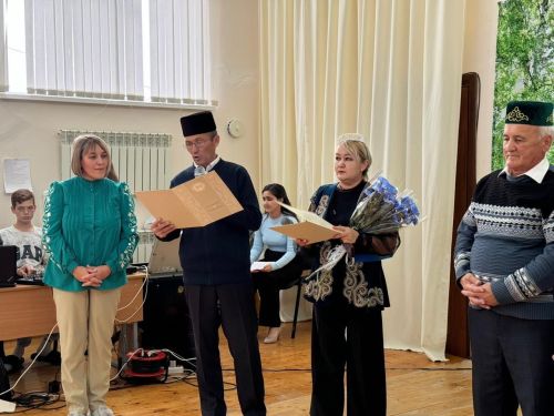 Чапшар авыл клубында Өлкәннәр көне уңаеннан,  «Урыныгыз булсын гел түрдә дип исемләнгән бәйрәм чарасы үткән