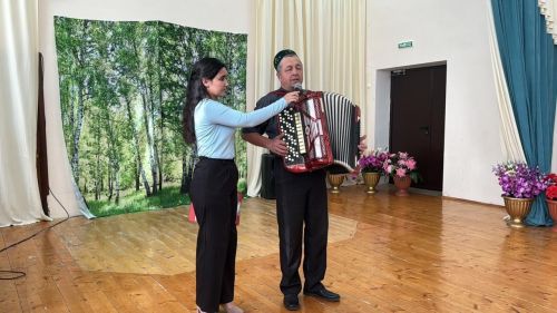 Чапшар авыл клубында Өлкәннәр көне уңаеннан,  «Урыныгыз булсын гел түрдә дип исемләнгән бәйрәм чарасы үткән