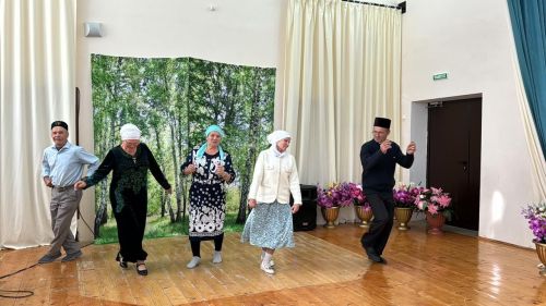 Чапшар авыл клубында Өлкәннәр көне уңаеннан,  «Урыныгыз булсын гел түрдә дип исемләнгән бәйрәм чарасы үткән