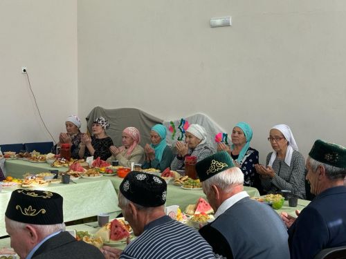 Чапшар авыл клубында Өлкәннәр көне уңаеннан,  «Урыныгыз булсын гел түрдә дип исемләнгән бәйрәм чарасы үткән