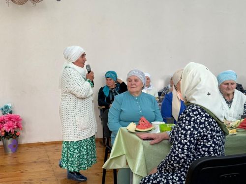 Чапшар авыл клубында Өлкәннәр көне уңаеннан,  «Урыныгыз булсын гел түрдә дип исемләнгән бәйрәм чарасы үткән