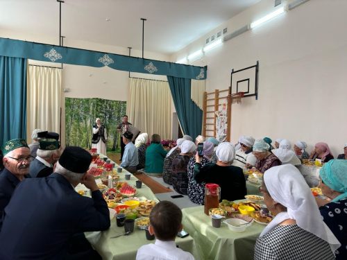 Чапшар авыл клубында Өлкәннәр көне уңаеннан,  «Урыныгыз булсын гел түрдә дип исемләнгән бәйрәм чарасы үткән