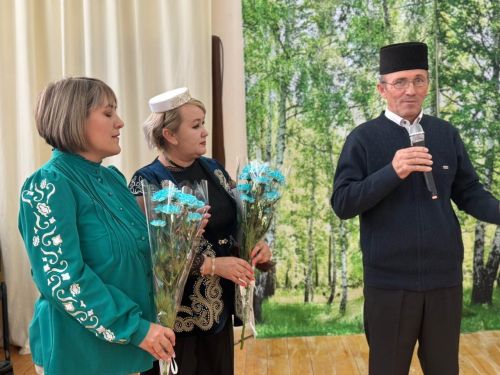 Чапшар авыл клубында Өлкәннәр көне уңаеннан,  «Урыныгыз булсын гел түрдә дип исемләнгән бәйрәм чарасы үткән