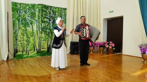 Чапшар авыл клубында Өлкәннәр көне уңаеннан,  «Урыныгыз булсын гел түрдә дип исемләнгән бәйрәм чарасы үткән