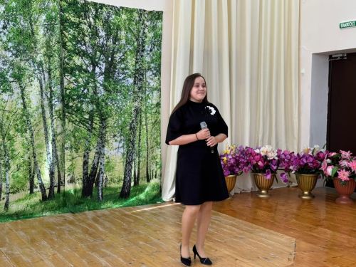 Чапшар авыл клубында Өлкәннәр көне уңаеннан,  «Урыныгыз булсын гел түрдә дип исемләнгән бәйрәм чарасы үткән