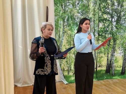 Чапшар авыл клубында Өлкәннәр көне уңаеннан,  «Урыныгыз булсын гел түрдә дип исемләнгән бәйрәм чарасы үткән
