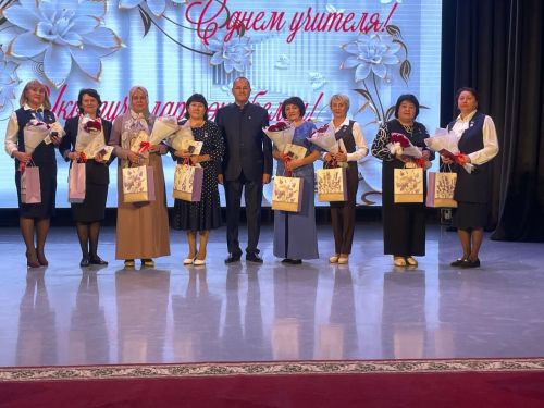 Балтачта укытучылар һәм тәрбиячеләрне хөрмәтләделәр