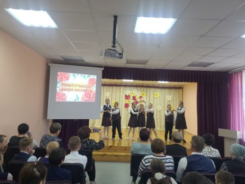 Нөнәгәрдә Укытучылар көненә мөгаллимнәргә сюрприз ясаганнар