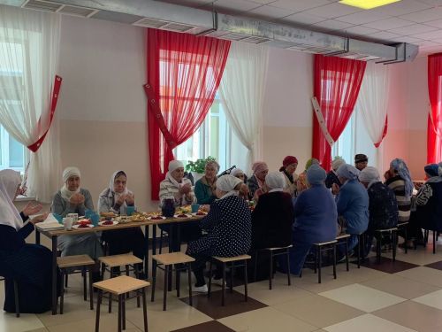 Балтач урта мәктәбендә Өлкәннәр көне уңаеннан Коръән ашы узды