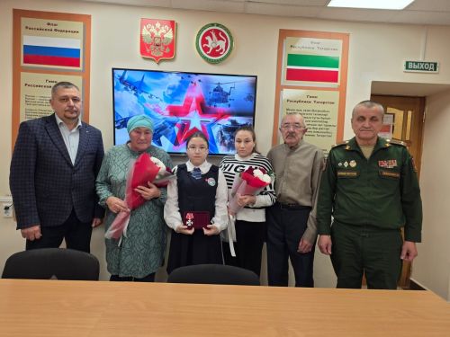 Махсус хәрби операциядә батырларча һәлак булган райондашларыбызның якыннарына «Батырлык» орденнары тапшырдылар