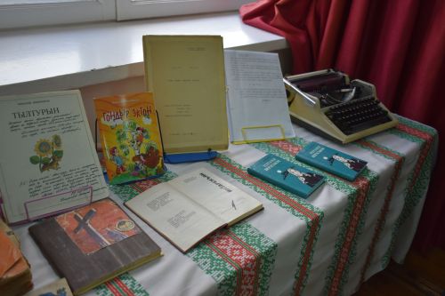 Николай Никифоров лыдӟисьёсыз доры «Гондыр эктон» книгаеныз берытскиз