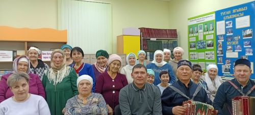 Борнак авыл китапханәсендә «Дөнья матурлыгы - әнкәйләрдә» исемле кичә үткәрелде