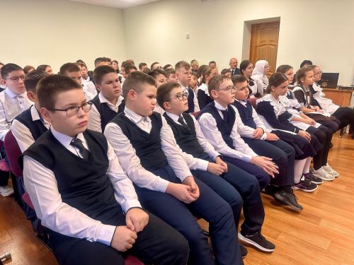 Сосна мәктәбендә «Көчле рухлылар олы бәхеткә лаек» дип исемләнгән очрашу кичәсе узды