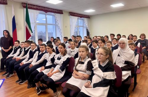 Сосна мәктәбендә «Көчле рухлылар олы бәхеткә лаек» дип исемләнгән очрашу кичәсе узды