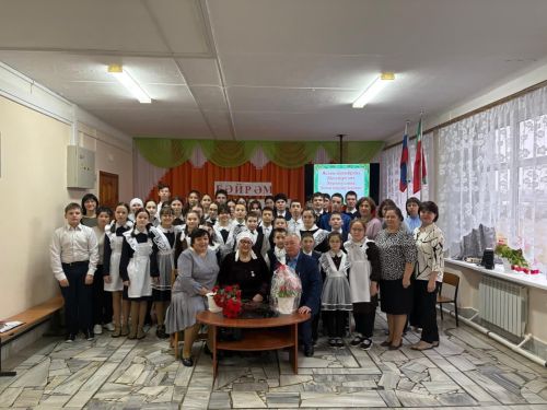 Куныр мәктәбендә Мәгъмүрә Хөрмәтуллина белән очрашу кичәсе узды