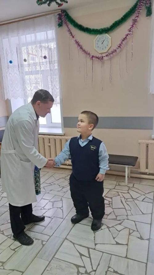 Балтач үзәк  хастаханәсе профсоюзы хезмәткәрләренең мөмкинлекләре чикләнгән балаларын бүләкләр белән куандырган
