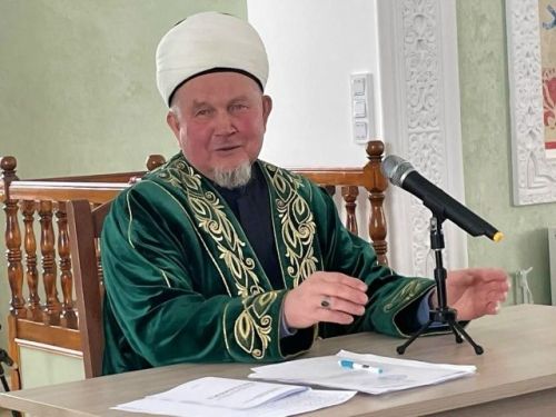 Җәлил хәзрәт Фазлыев: «Яңа ел белән котлау – алдагы 365 көнең матур булсын, дип теләү ул»