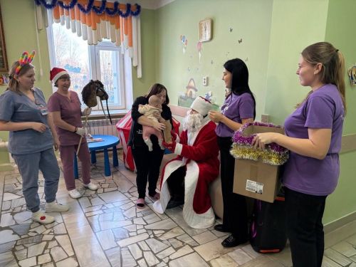 «Факел»лылар хастаханәдә дәваланучы балаларны сөендергән