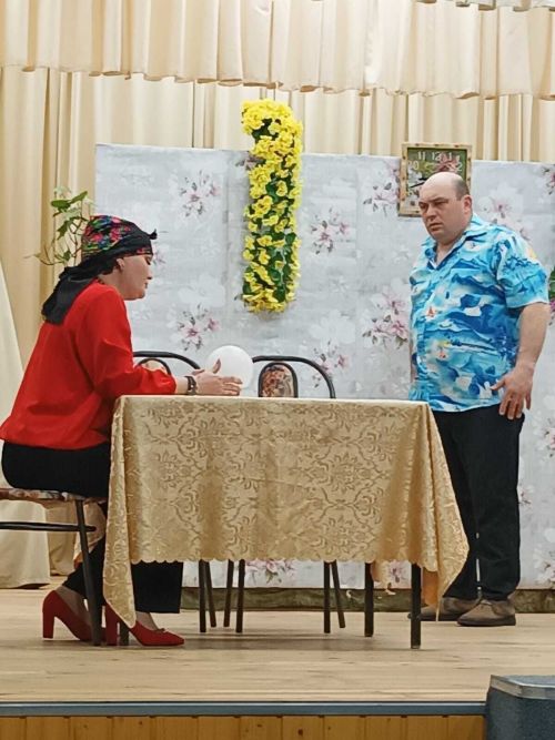 Смәел мәдәният йортына театр артистлары килгән