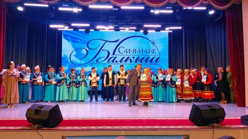 300 пала адями одӥг вожвылъяськонын