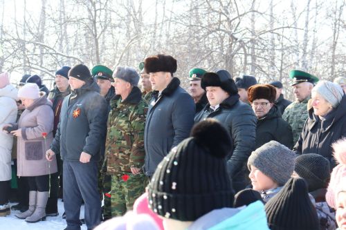 Салавыч күппрофильле лицеенда игезәкләр истәлегенә элмә такта куелды