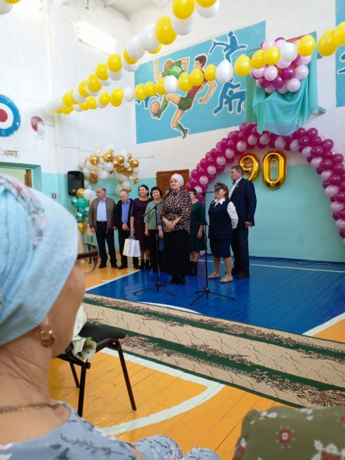 Яңгул урта мәктәбенең 90 еллык юбилеен бәйрәм иттеләр