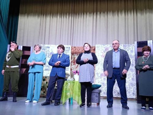 Шубан артистлары тамашачыларны матур спектакль белән сөендерде