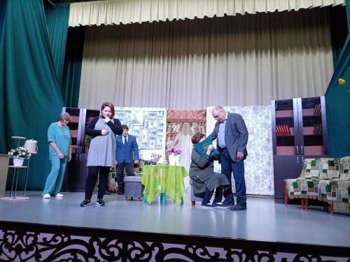 Шубан артистлары тамашачыларны матур спектакль белән сөендерде