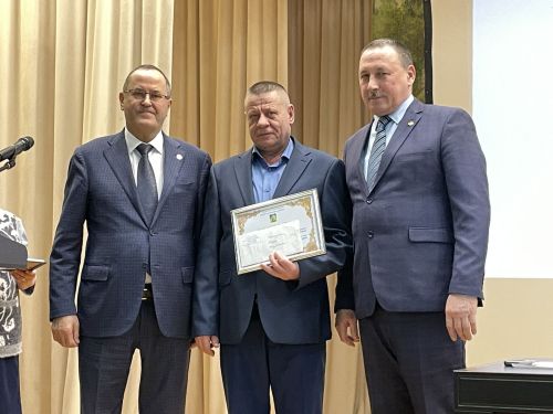 Җитәкчегә яңадан биш елга ышаныч күрсәттеләр