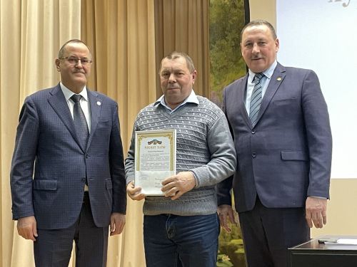 Җитәкчегә яңадан биш елга ышаныч күрсәттеләр