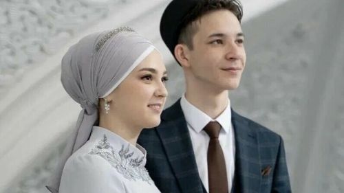 Салават Фәтхетдинов килене Рузиягә сюрприз ясаган
