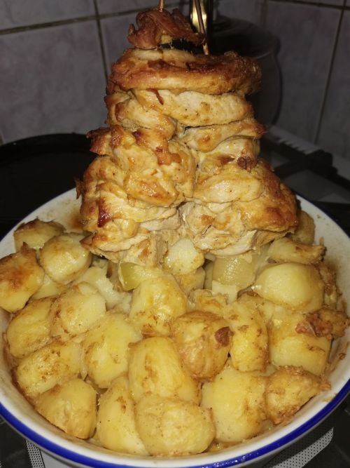Альбина Салихова ифтарга тәмлүшкә тәкъдим итә