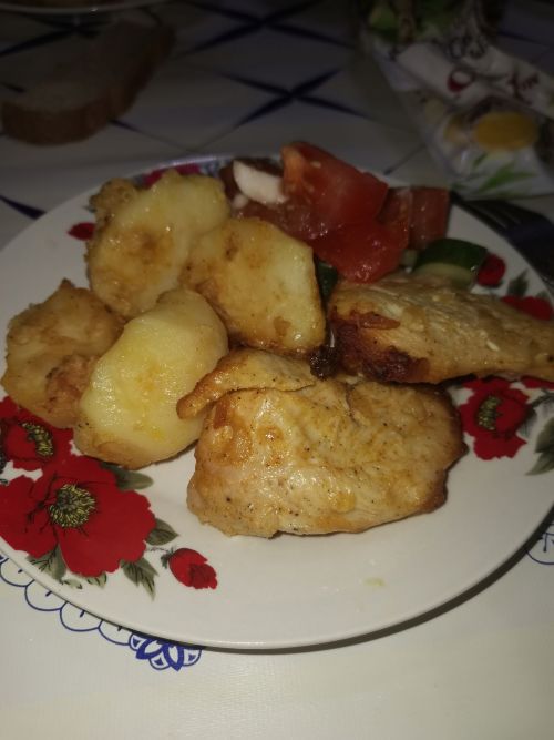 Альбина Салихова ифтарга тәмлүшкә тәкъдим итә