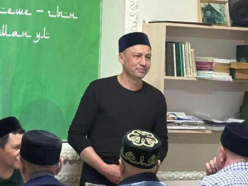 Офицер оныгы Гөлсем Ватан сакчылары гаиләләренә хөрмәт күрсәтә