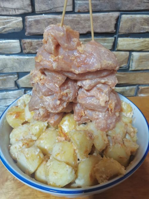 Альбина Салихова ифтарга тәмлүшкә тәкъдим итә
