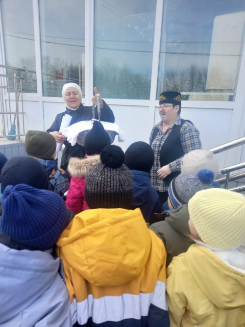 Нәүрүзне без зурлыйк, гөрләвекләр челтерәвенә кушылып җырлыйк
