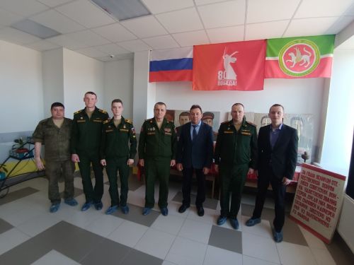 Донецк югары гаскәр команда училищесы вәкилләре - Балтачта кунакта