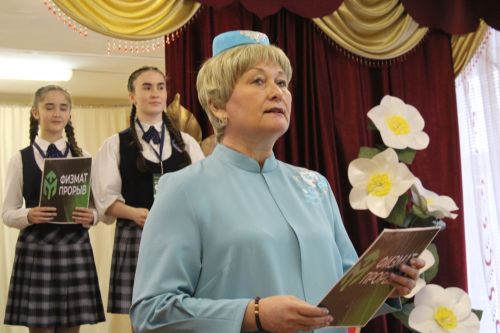 Карадуган гимназиясе Каюм Насыйри исемендәге конференциядә гаять тә зур хәзерлек күрсәтте
