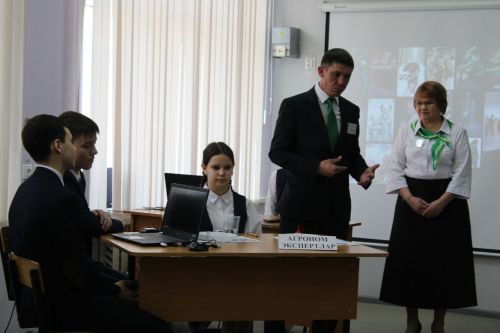 Карадуган гимназиясе Каюм Насыйри исемендәге конференциядә гаять тә зур хәзерлек күрсәтте