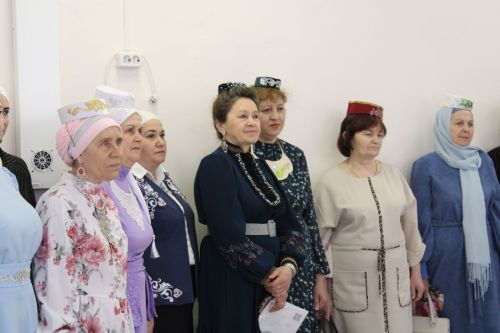 Карадуган гимназиясе Каюм Насыйри исемендәге конференциядә гаять тә зур хәзерлек күрсәтте