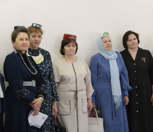 Карадуган гимназиясе Каюм Насыйри исемендәге конференциядә гаять тә зур хәзерлек күрсәтте