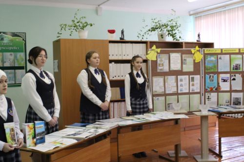 Карадуган гимназиясе Каюм Насыйри исемендәге конференциядә гаять тә зур хәзерлек күрсәтте