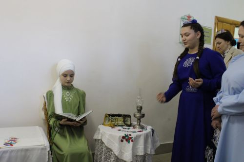 Карадуган гимназиясе Каюм Насыйри исемендәге конференциядә гаять тә зур хәзерлек күрсәтте