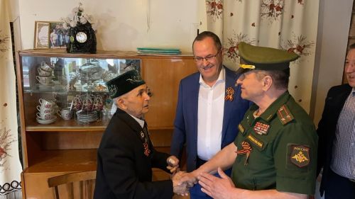 Бөек Ватан сугышы ветераны Гыйльван Гыйлмуллинны бәйрәм белән котладылар